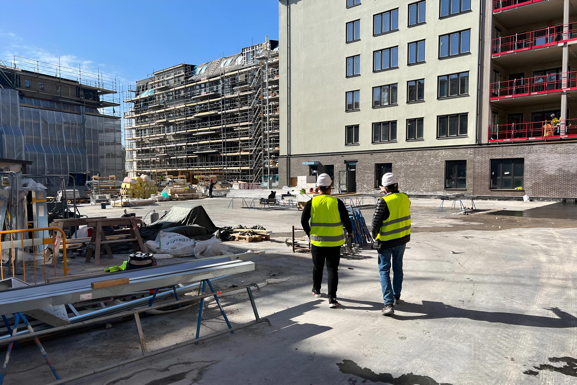 Besiktningsmän vid ett byggnadsprojekt